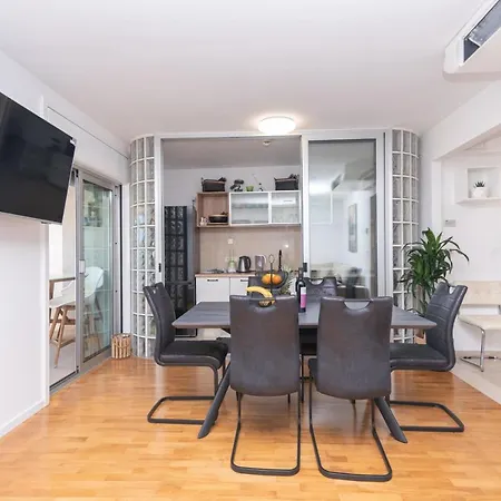 Classy W Terrace@teniscourt