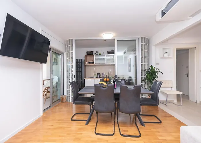 Classy W Terrace@teniscourt