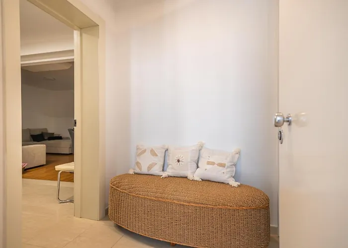 Classy W Terrace@teniscourt Apartment Split