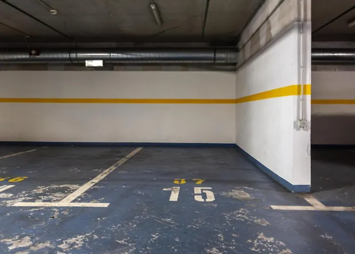 Classy W Terrace@teniscourt Apartment